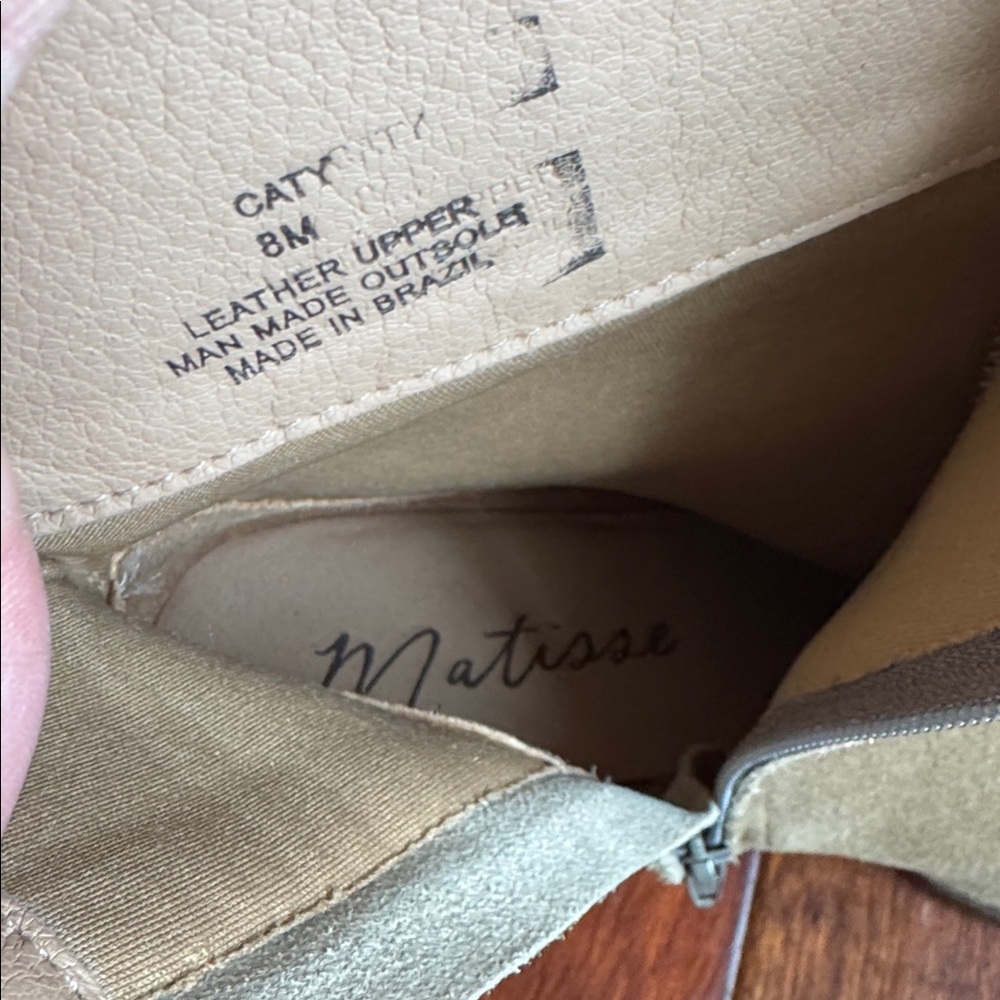 MATISSE CATY ANKLE BOOT, TAUPE, SIZE 8. - Picture 9 of 11